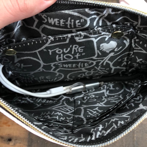 Blush Betsey Johnson charging bag - Picture 7 of 8